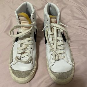 Worn blazers original price 90 but for the dirtiness i’m only take 30.